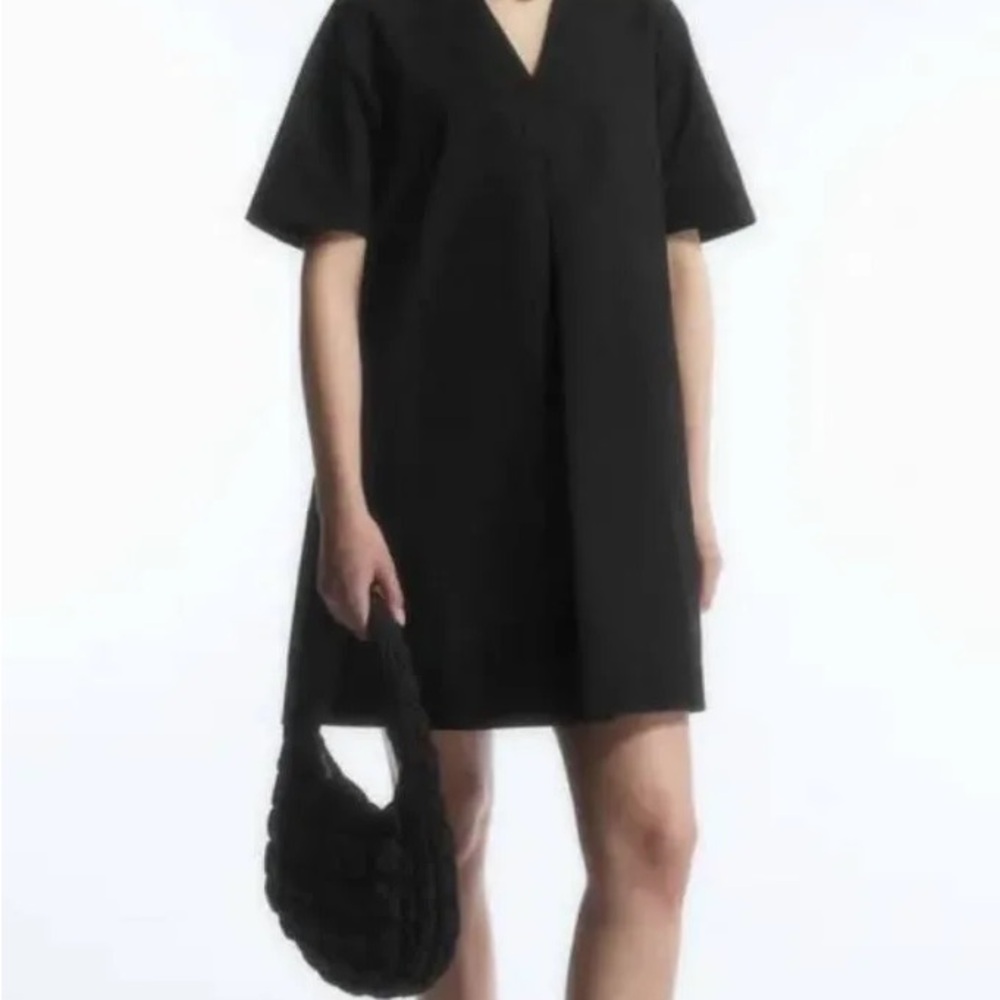 COS Black V‑Neck Short Sleeve Shift Dress
